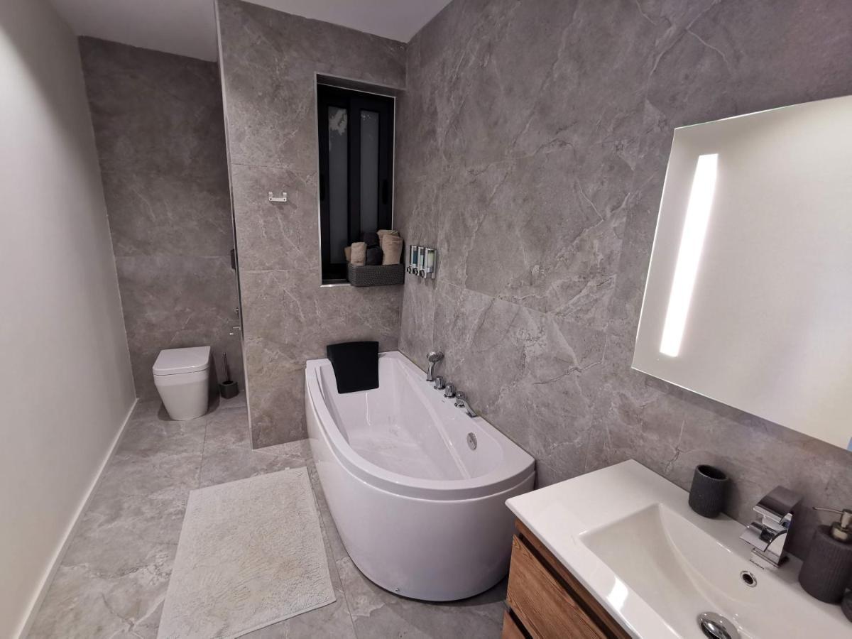 Duplex Maisonette With Heated P-Pool And Jacuzzi St. Julian's Exterior foto